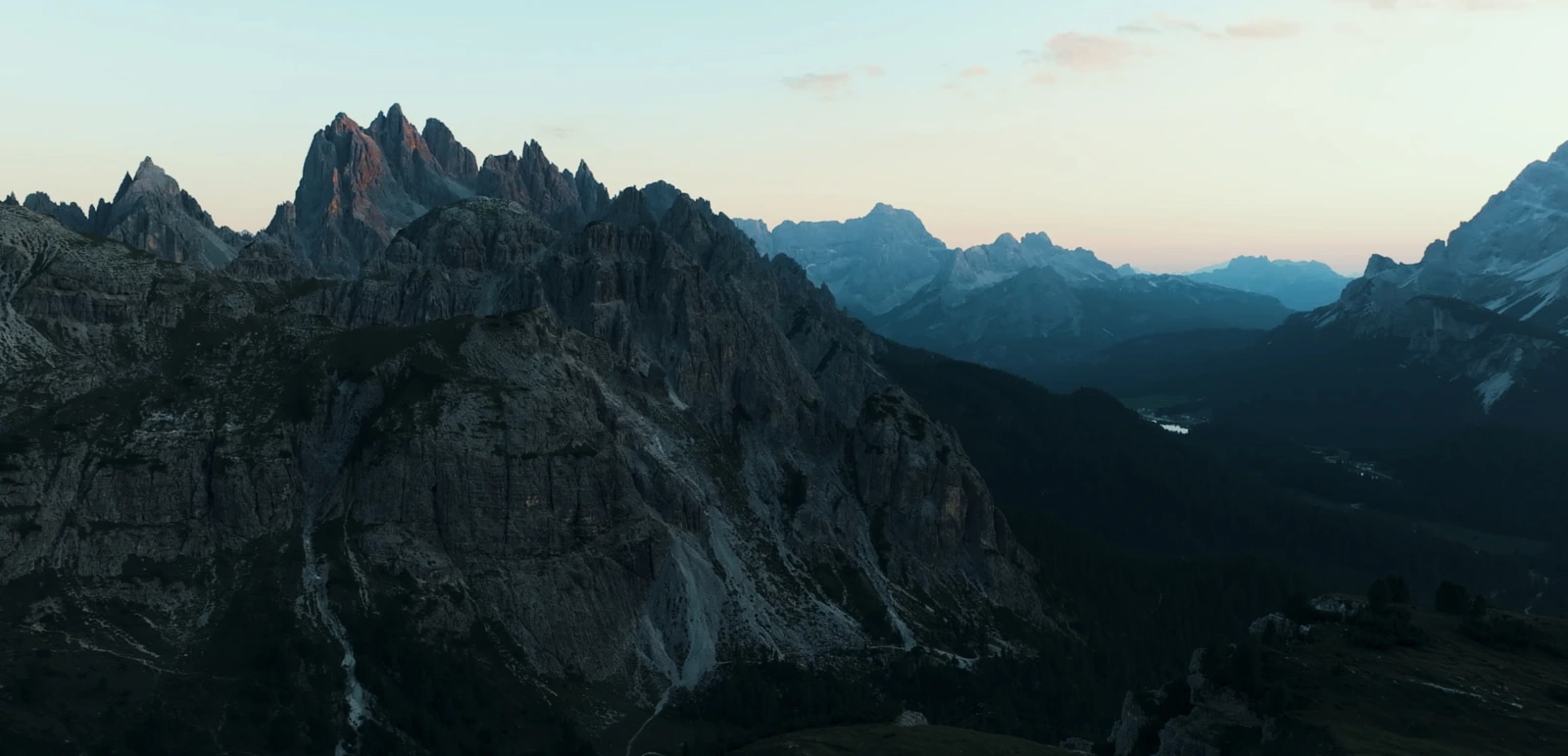 Dolomitengipfel im ersten Morgenlicht